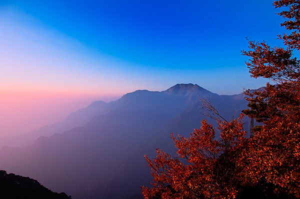 Photo: 廬山含鄱口 (Mt. Lushan, Jiangxi Province), by EAG