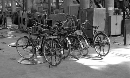 Photo: Wuhan, Chine – Avril 1982, by Jean-Benoît Zimmermann