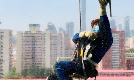Photo: Cleaning the cityscape, by Bruno Abreu