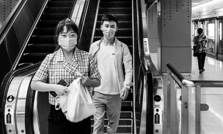 Photo: Unexpected Meeting (Qingdao), by Gauthier DELECROIX – 郭天