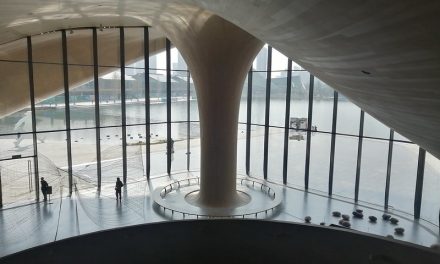 Photo: Inner space of the Chengdu Tianfu Art Museum, by Huan Fan