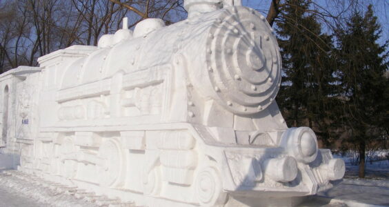 Photo: Snow steam train, Harbin International Ice and Snow Sculpture Festival, by Rincewind42