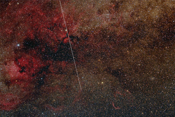 Photo: The Chinese Tiangong Space Station passes through the Cygnus constellation, by Giuseppe Donatiello