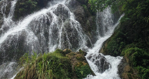 Photo: Xiaoqikong scenic area, by Louis Putzel/CIFOR (CIFOR-ICRAF)